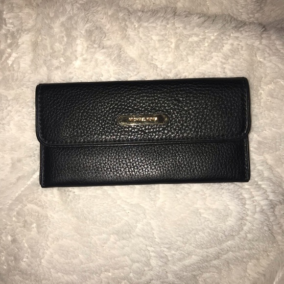 Michael Kors wallet - Picture 2 of 4